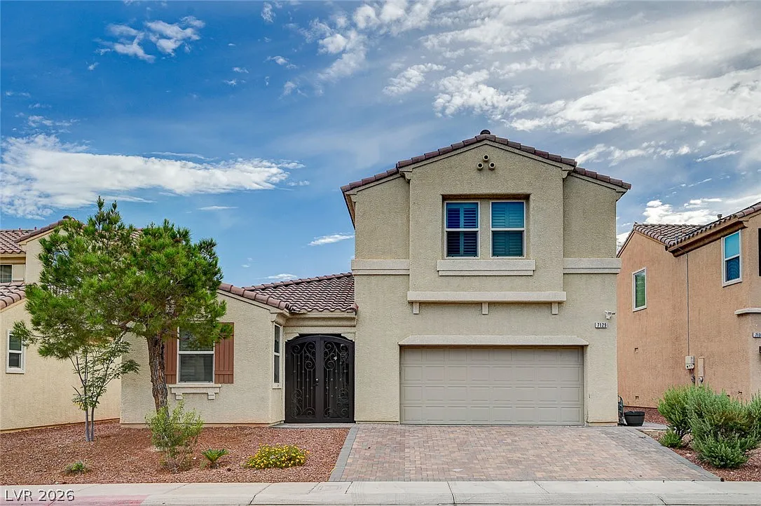 3 bed, 2.5 bath, 2871 sqft, $2,700 — Photo 1