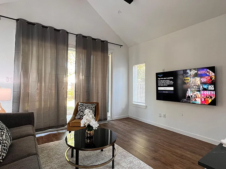 3815 Hamilton Ave — Photo 9