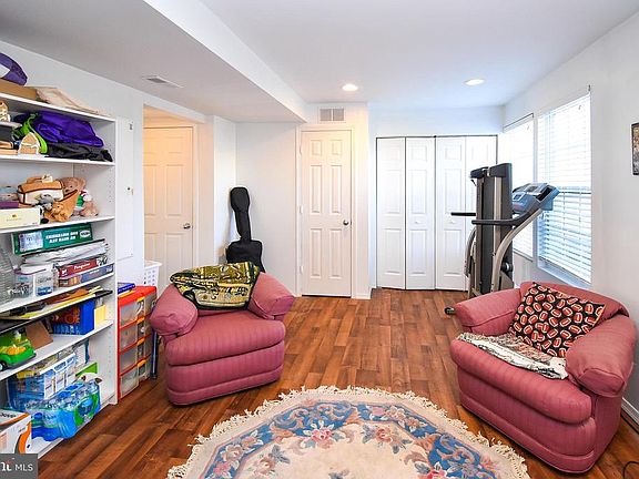 5th image of 322 Larose Dr