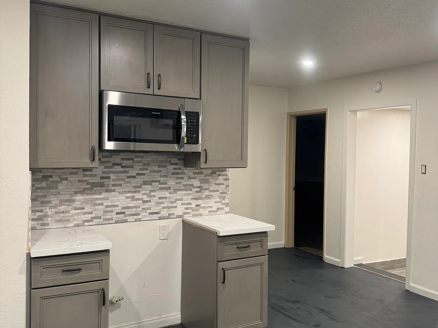 220 S Valley Center Ave — Photo 2