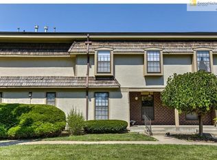 10234 Cedarbrooke Ln, Kansas City, MO 64131