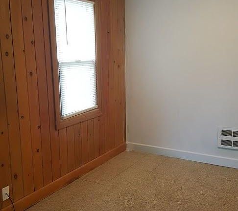 2nd image of 120 L St SE