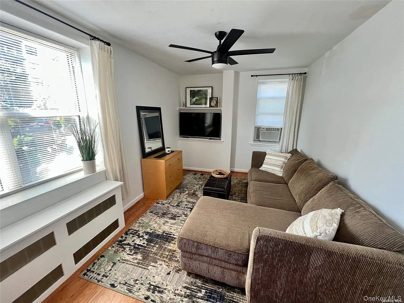 Studio, 1.0 bath, 300 sqft, $1,950 — Photo 4