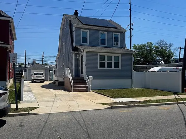 255 Cochran Pl, Valley Stream, NY 11581
