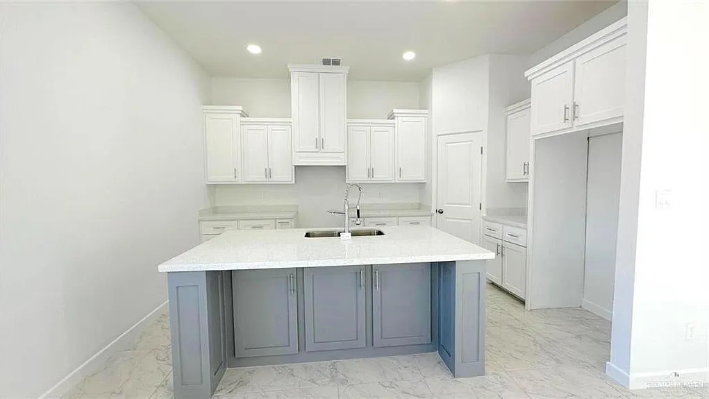 3 bed, 2.0 bath, 1634 sqft, $2,400 — Photo 2