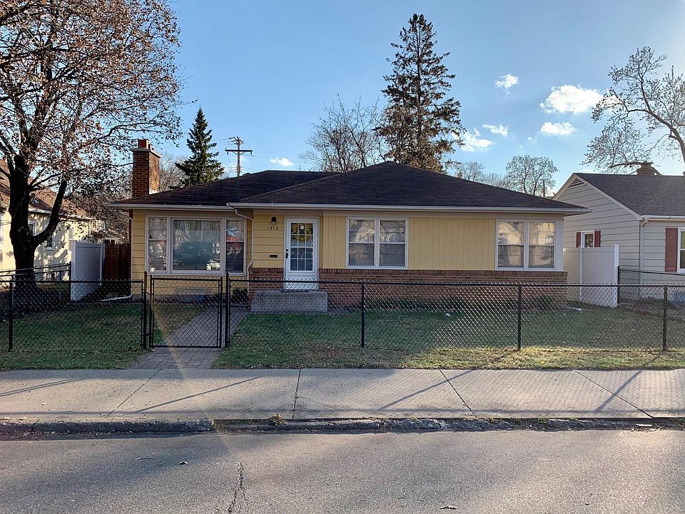 1st image of 1919 44th Ave N