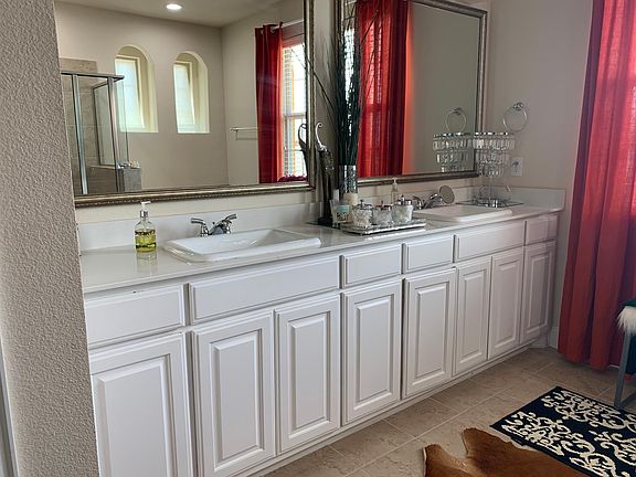 5th image of 2650 Venice Dr Unit 3
