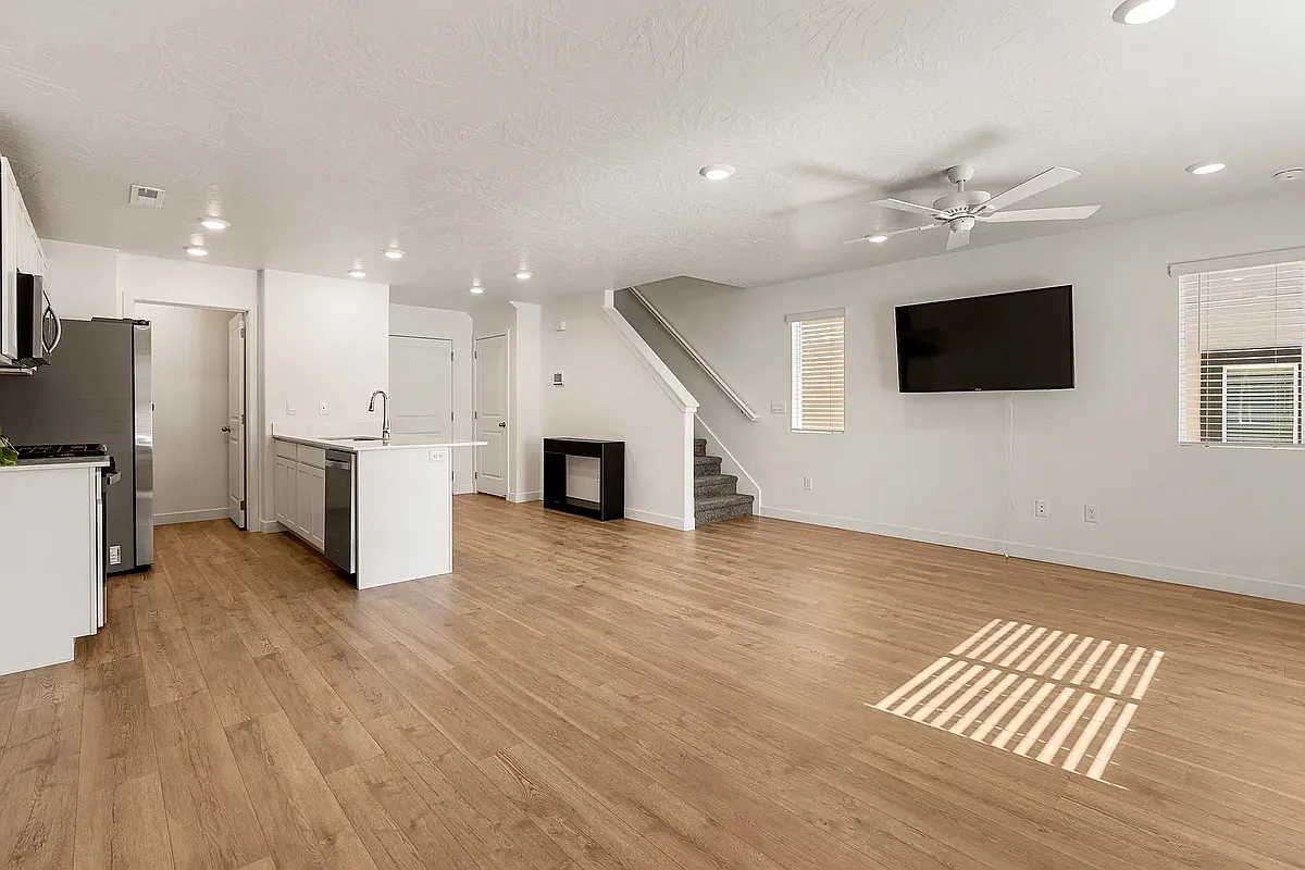 Building Photo - 1737 S Devils Garden Ln
