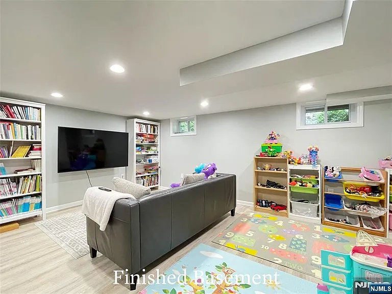 49 Walnut Dr — Photo 14