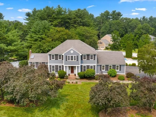 81 Briarwood Dr, Hanover, MA 02339