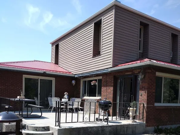 30 S Sumner Ave, Newcastle, WY 82701