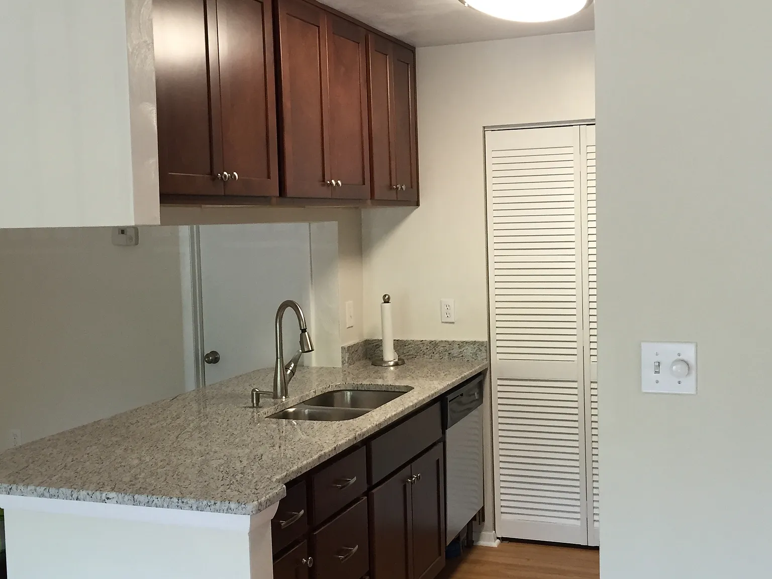2 bed, 983 sqft, $1,880 — Photo 4