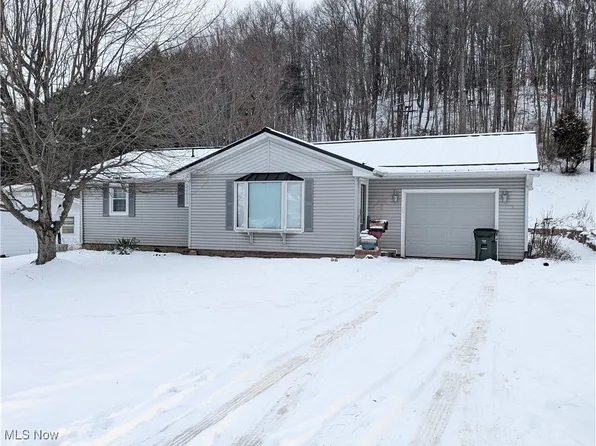 1978 Adams St, Coshocton, OH 43812