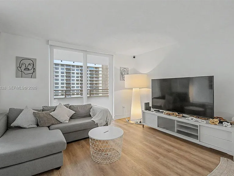 5555 Collins Ave #10V — Photo 5