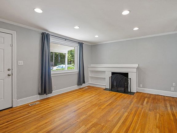 4th image of 1111 Brookside Dr