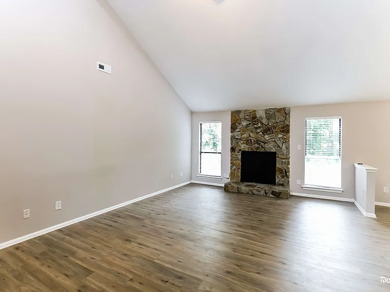 2201 Mary Ann Dr — Photo 4