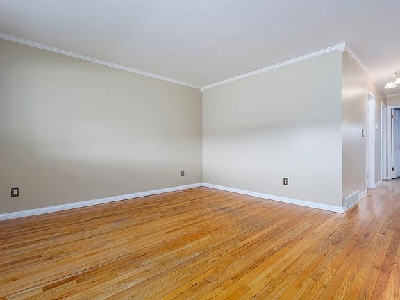 5th image of 30924 Bradner Dr