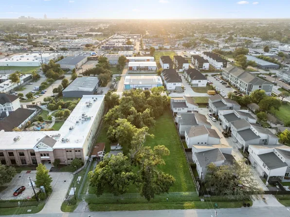 1911 Jacquelyn Dr, Houston, TX 77055