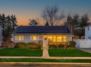 70 Princess St, Hicksville, NY 11801