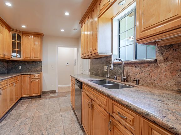5th image of 14608 Cohasset St