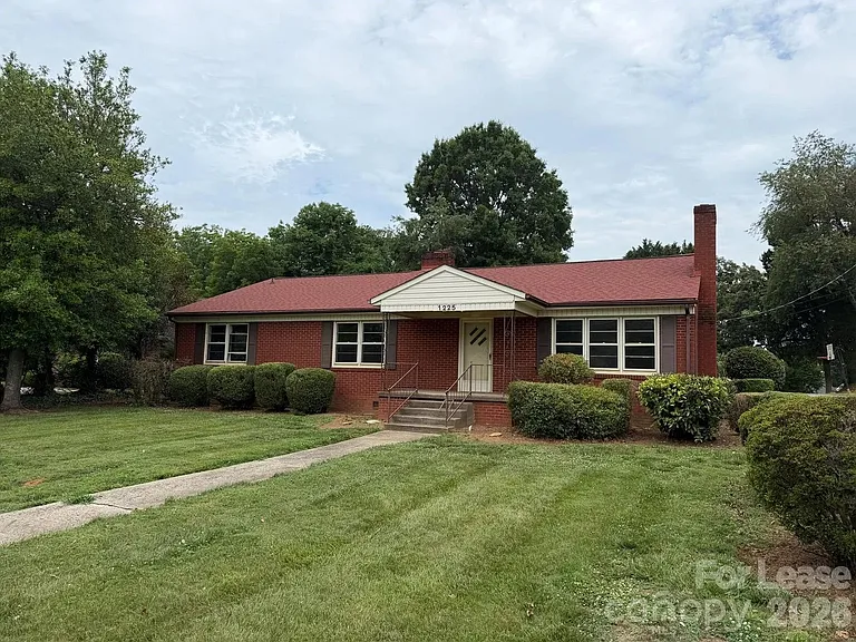 1225 Davie Ave — Photo 1