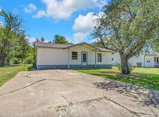 104 N 6th St, Celeste, TX 75423