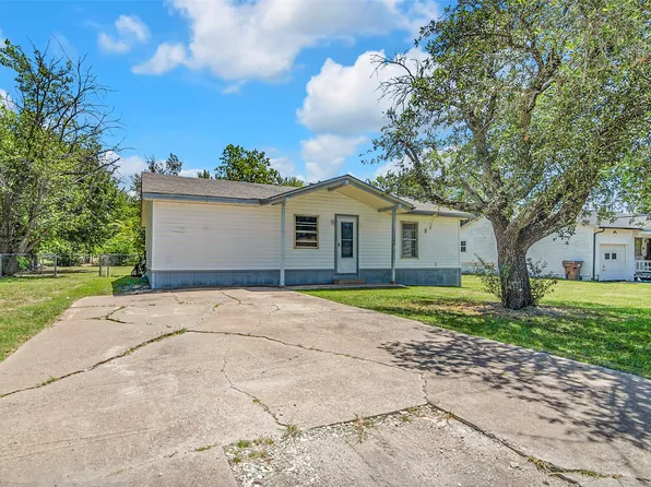 104 N 6th St, Celeste, TX 75423