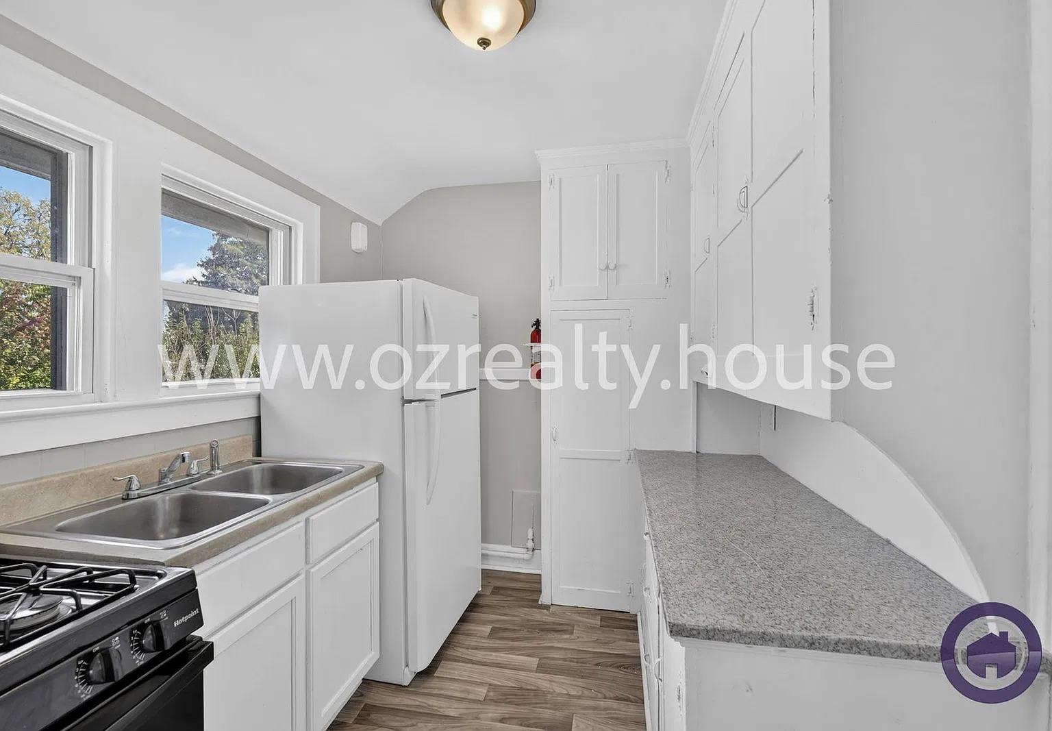 2 bed, 1.0 bath, 924 sqft, $745 — Photo 3