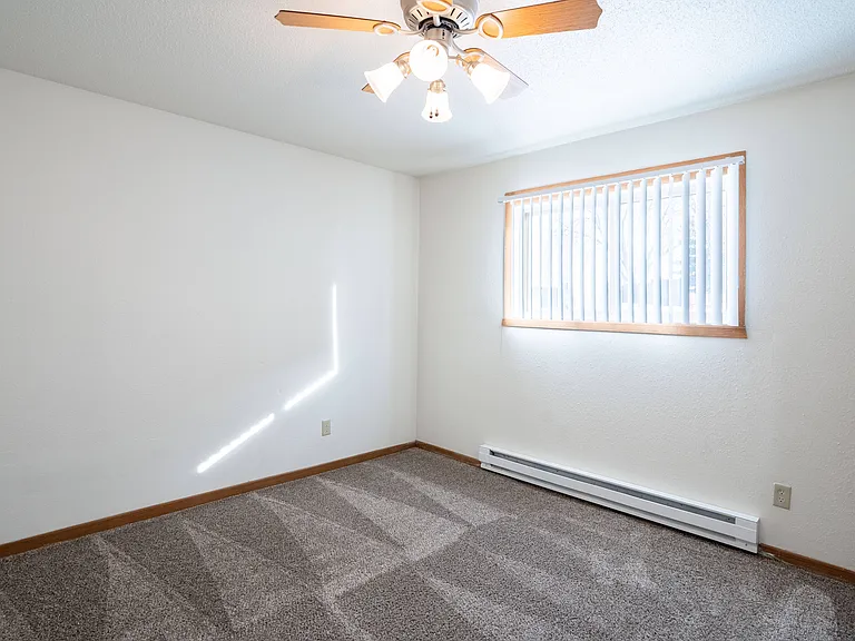 Fargo, ND Kennedy Apartments | 32A | Bedroom