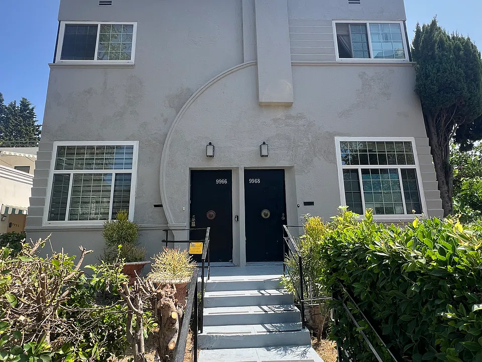 9966 Robbins Dr