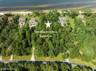 508 Sandy Point Dr, Beaufort, NC 28516