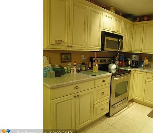 3rd image of 4031 Oakridge Dr #D