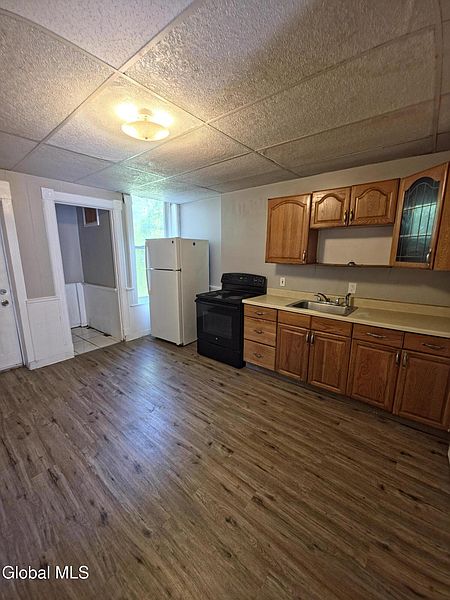3rd image of 164 Main Street