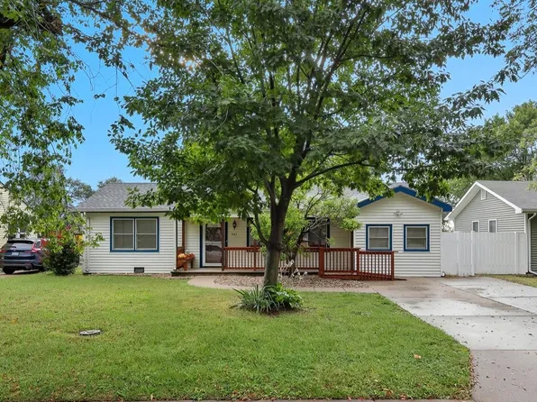 541 N 8th St, Towanda, KS 67144