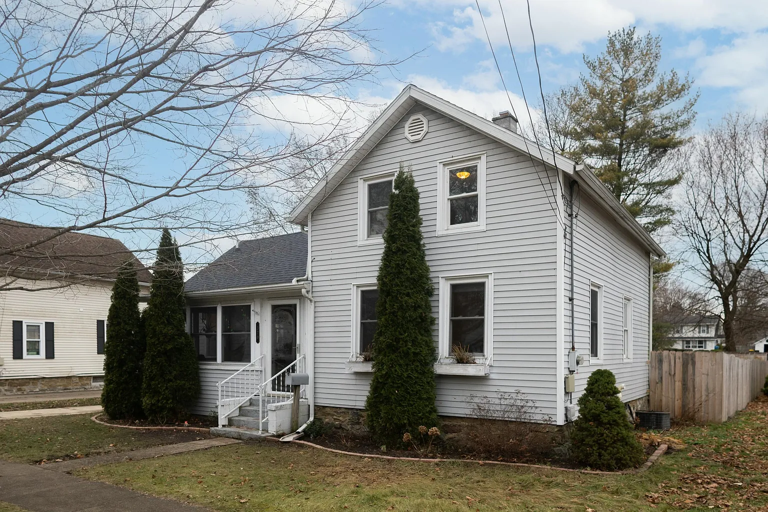 320 S Hamilton St photo 1