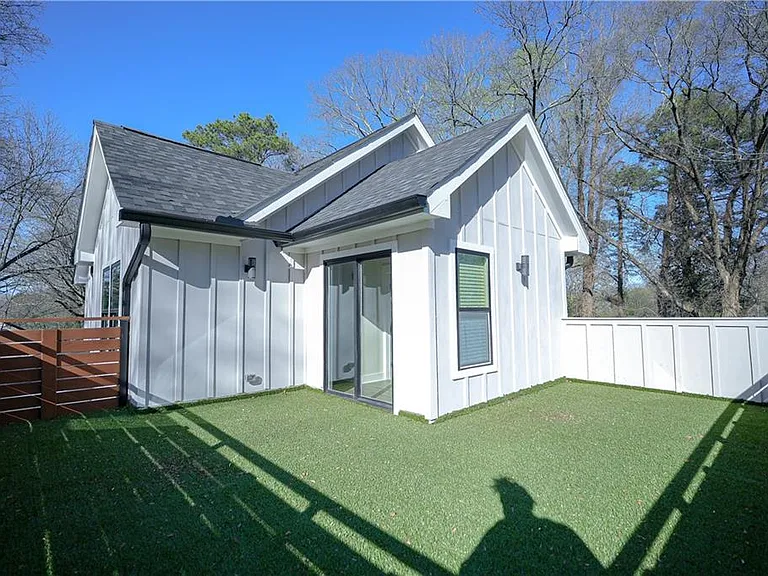 1452 Lockwood Dr SW — Photo 41
