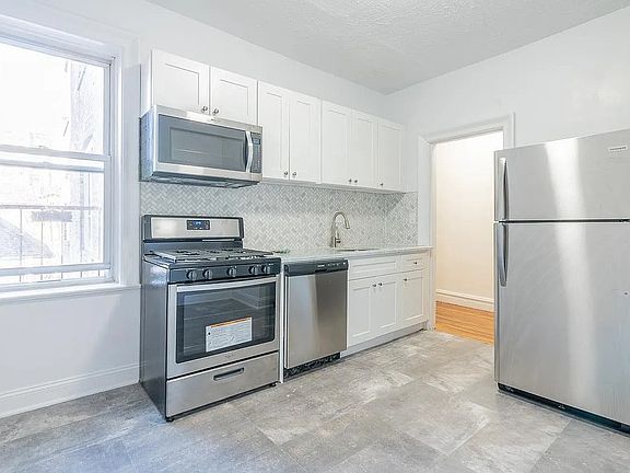 3rd image of 257-259 Grant Ave #B8