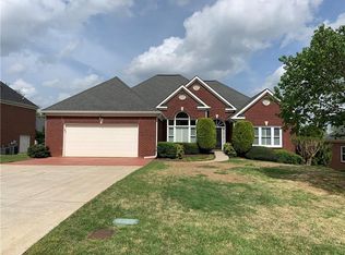 950 Lewis Ridge Cir, Lawrenceville, GA 30045