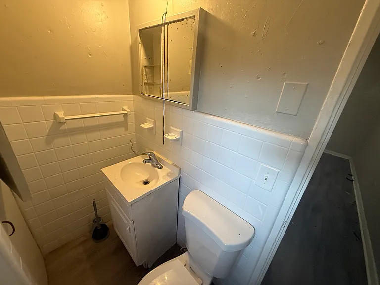 112 W 17th St #1 — Photo 10