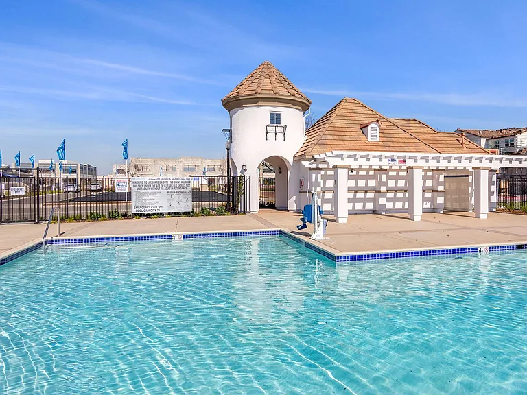 Spacious Townhomes in Provence at Natomas — Photo 54