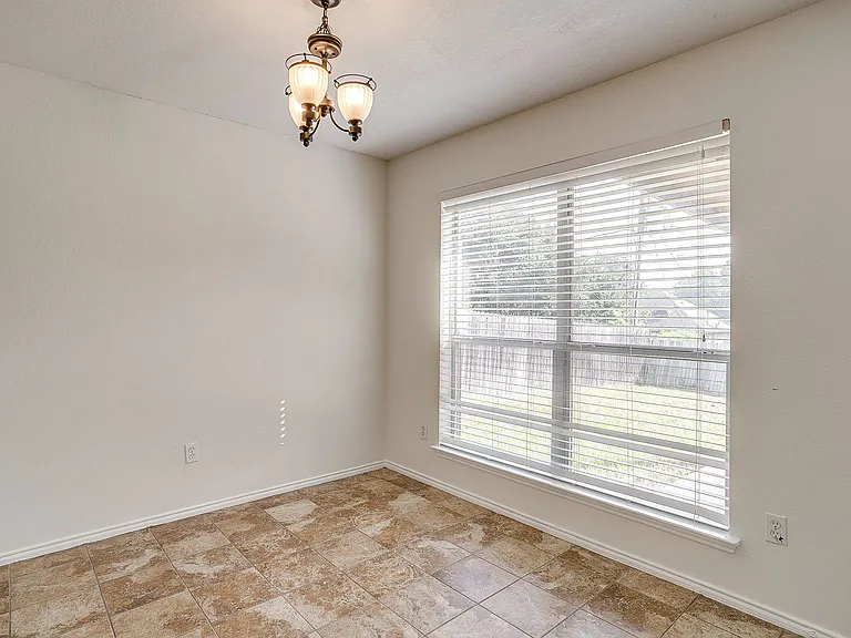 608 Gracie Ln — Photo 14