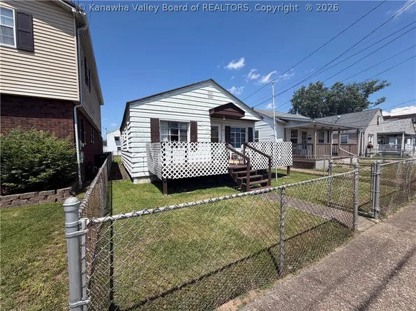 447 19th St, Dunbar, WV 25064