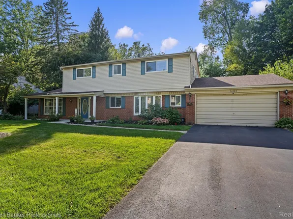 26163 Westmeath St, Farmington Hills, MI 48334