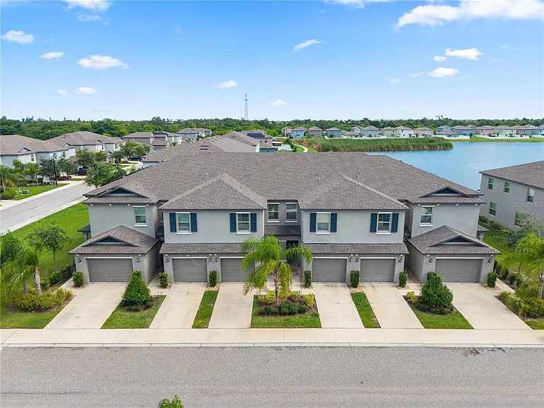 724 Royal Empress Dr — Photo 2