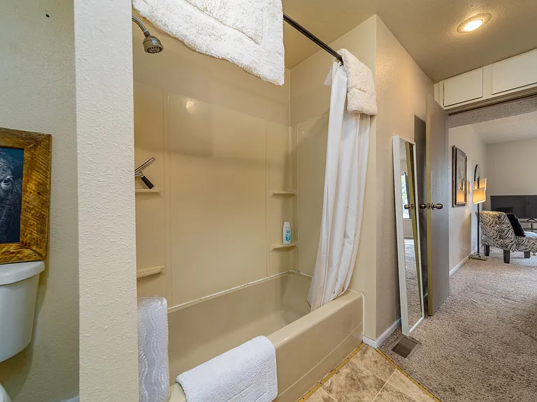 1301 Rood Ave #2 — Photo 14