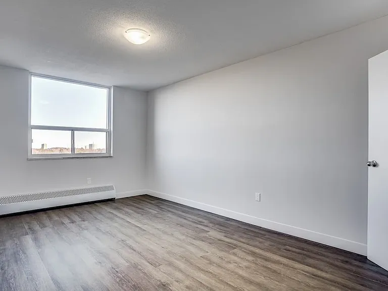 10 Tuxedo Ct — Photo 10