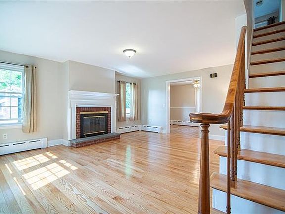 4th image of 95 Clyde Ave