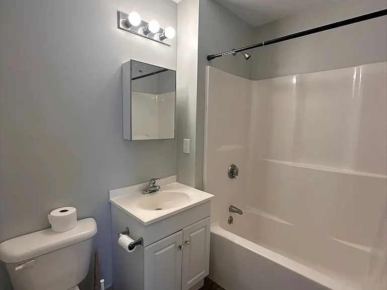 60 Franklin St — Photo 14