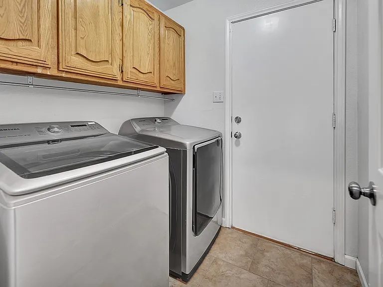 8632 Duke Ave — Photo 15