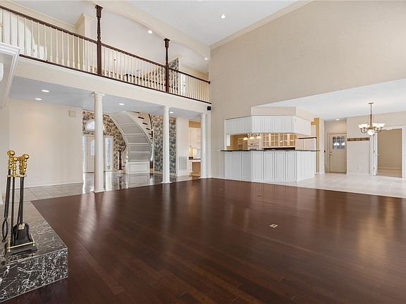 5th image of 2734 Wolf Springs Rd